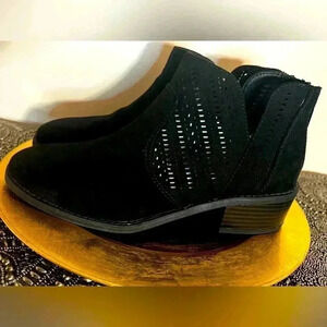 WOMENS NEW DIRECTIONS LIDA BLACK ANKLE BOOT SIZE 7 NEW